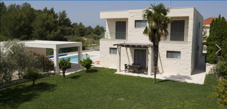 Vila v Chorvátsku, ktorá podľa vládnych politikov patrí poslancovi strany Hlas RIchardovi Rašimu. Foto: Facebook