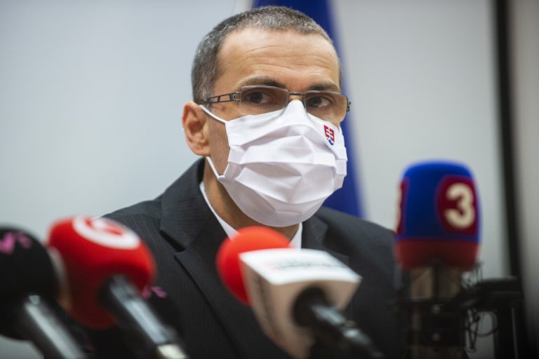 Hlavný hygienik porušil zákon, vyhlásil generálny prokurátor Žilinka