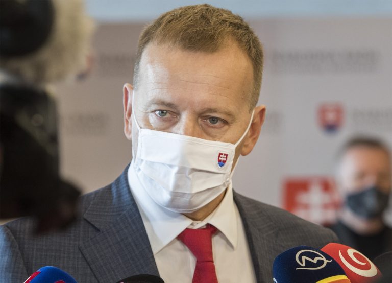 Kollár prezradil, kedy už predĺženie núdzového stavu nepodporí. Sulík nesúhlasí so zákazom vychádzania