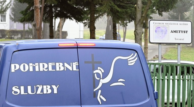 Pohrebné služby: Štát nám ochranné pomôcky nedodá a pozostalí platiť nechcú