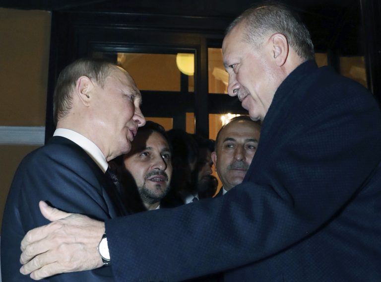 Recep Tayyip Erdogan a Vladimir Putin, archívny záber. Foto: TASR/AP