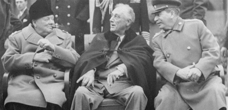 Biden odstránil bustu Churchilla v Bielom dome. Obviňujú ho z rasizmu