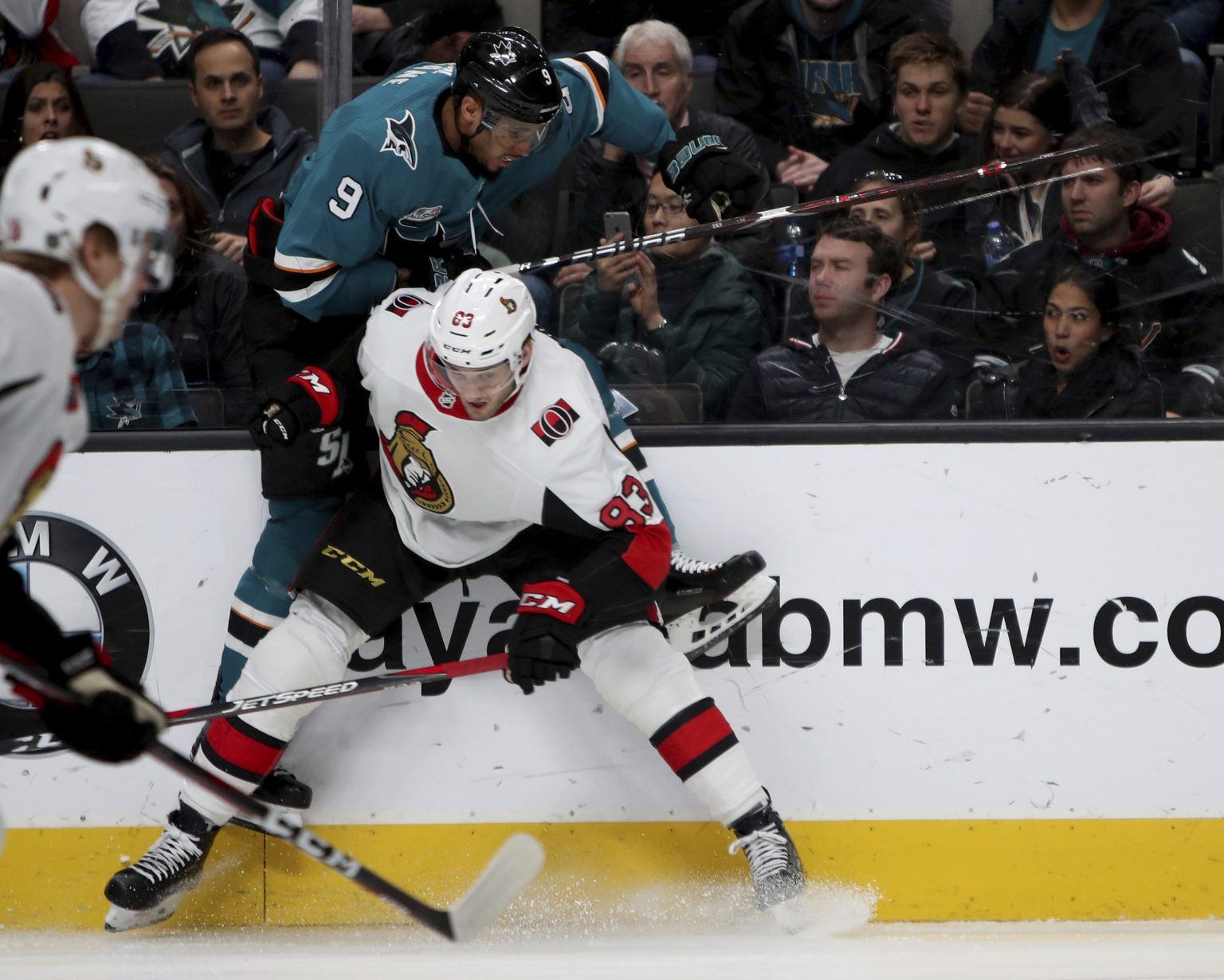 Christián Jaroš s číslom 83 si už dres Ottawy Senators neoblečie. Sťahuje sa do San Jose Sharks. Foto: TASR/AP