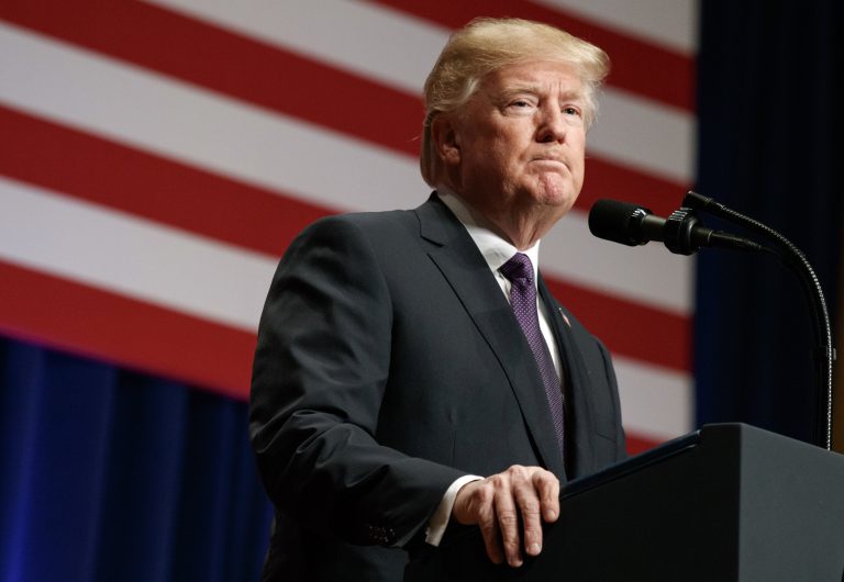 Twitter natrvalo odstránil Trumpov účet. Prezident hovorí o sprisahaní ľavice a novej platforme