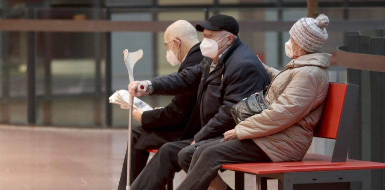 Nosenie respirátora môže byť v niektorých situáciách opäť povinné