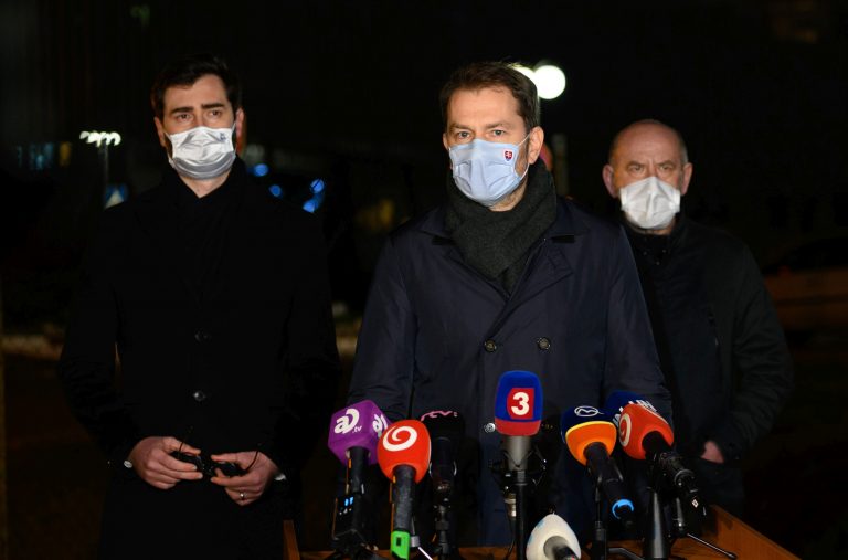 V Nitre umierajú zdravotníci, od pondelka do práce len s negatívnym testom