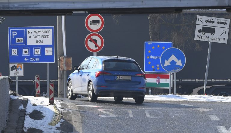 Mutácie od dnes zatvárajú naše hranice: Nutná izolácia, nepomôže ani test