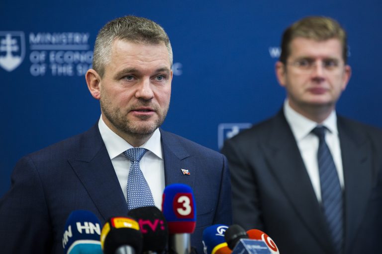 Prieskum: Pellegrini padá, progresívci rastú a Republika je v parlamente