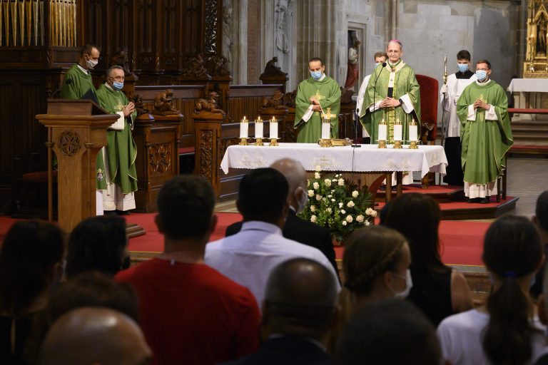 Biskupi: Zákaz omší je neúnosný. Matoviča žiadajú o zmenu pravidiel