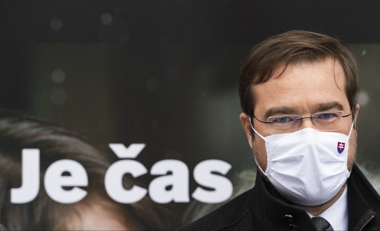 Zase zmena: Vláda zatvorila školy v čiernych okresoch, test maximálne sedemdňový