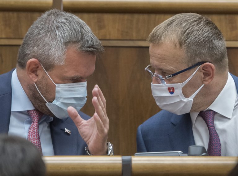 Pellegrini a Kollár o smrti svedka Böhma: Je tu veľa otázok, nemalo sa to takto skončiť