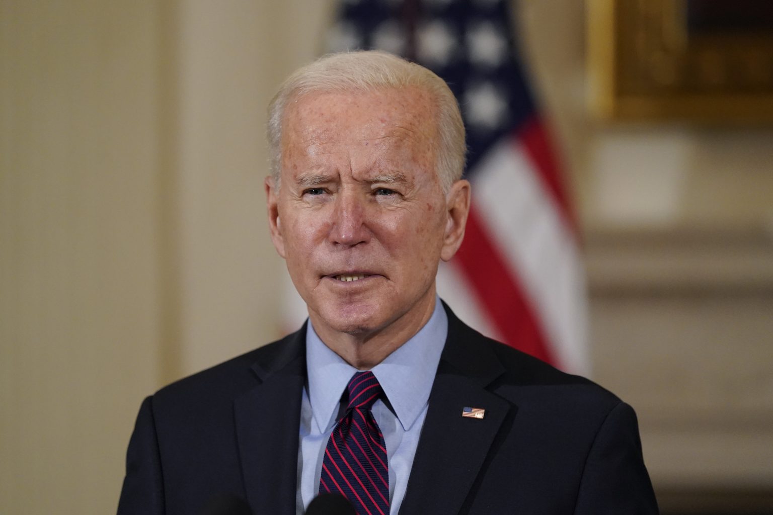 Americký prezident Joe Biden  rozpráva o právach príslušníkov LGBTQ komunity v  Bielom dome vo Washingtone 5. februára 2021. Foto: TASR/AP