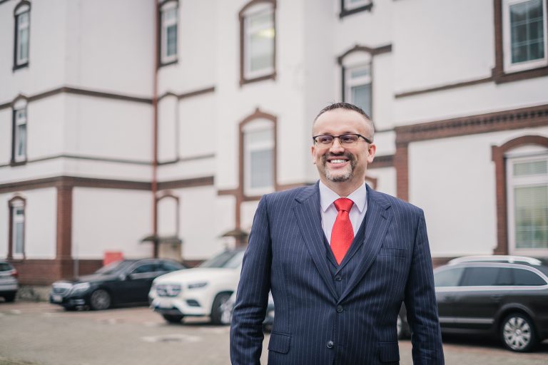 Bývalý šéf SIS Vladimír Pčolinský ide na slobodu. Prokuratúra mu zrušila obvinenia