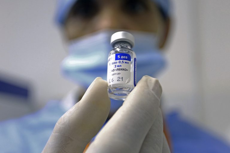 Slovensko sa snaží zaobstarať ruskú vakcínu