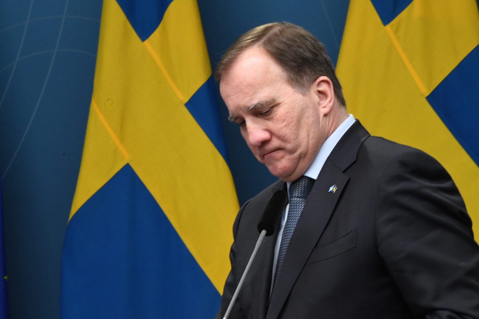 Švédsky premiér Stefan Löfven počas tlačovej konferencie po zasadnutí parlamentu v Štokholme v piatok 8. januára 2021. Foto: TASR/AP