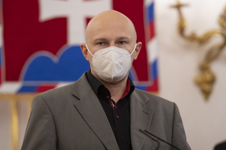 Virológ Klempa: Účinnosť vakcín proti mutáciám nie je jednoznačná