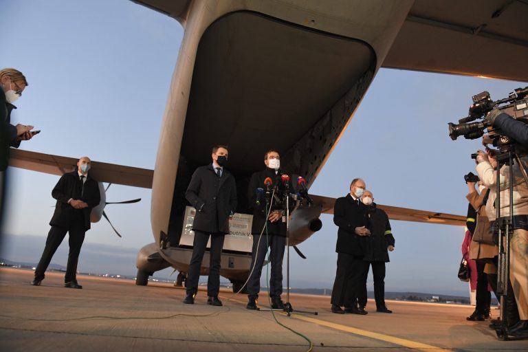 Sputnik je už na Slovensku. Matovič: Dohodli sme dva milióny dávok