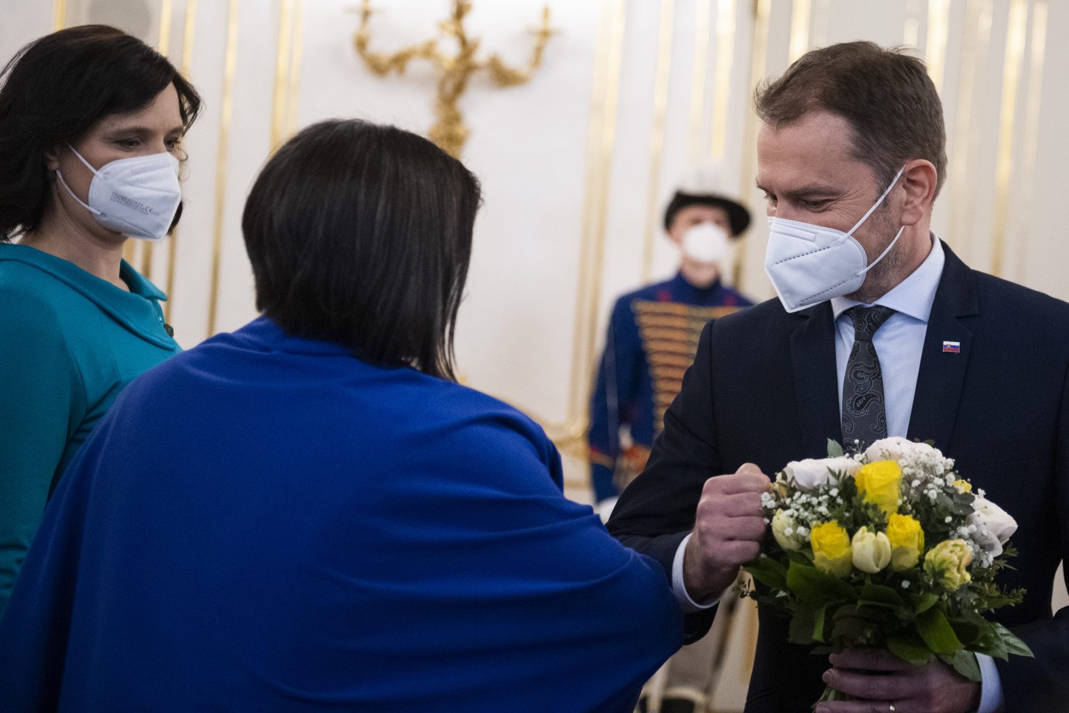 Na snímke zľava dočasná ministerka spravodlivosti SR, podpredsedníčka vlády SR a ministerka investícií, regionálneho rozvoja a informatizácie SR Veronika Remišová (Za ľudí), ministerka spravodlivosti SR Mária Kolíková (Za ľudí) po jej demisii do rúk prezidentky SR Zuzany Čaputovej a predseda vlády SR Igor Matovič (OĽaNO) v Prezidentskom paláci v Bratislave v utorok. Foto: Jaroslav Novák/TASR