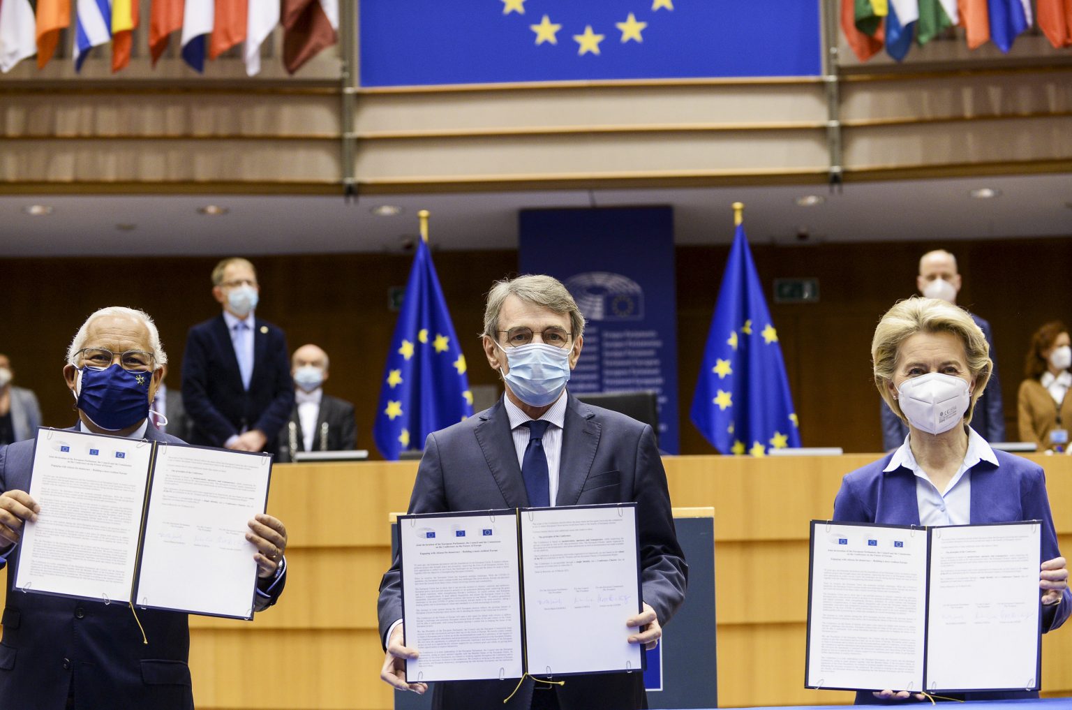Podpis spoločného vyhlásenia o Konferencii o budúcnosti Európy, 10. marca 2021.
Zľava za portugalské predsedníctvo v Radu EÚ premiér António Costa, predseda Európskeho parlamentu David Sassoli a predsedníčka Európskej komisie Ursula von der Layenová.
Zdroj: TASR.