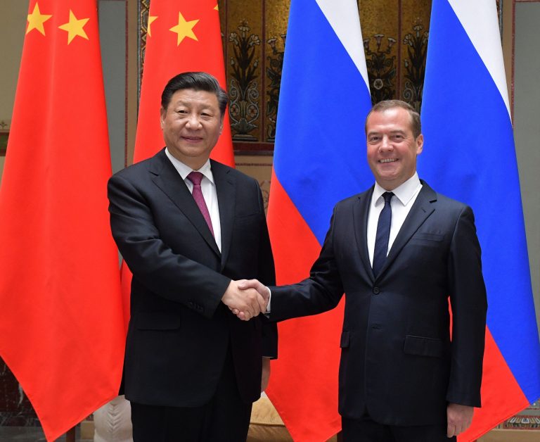 Medvedev sa v Pekingu stretol so Si Ťin-pchingom, hovorili aj o Ukrajine