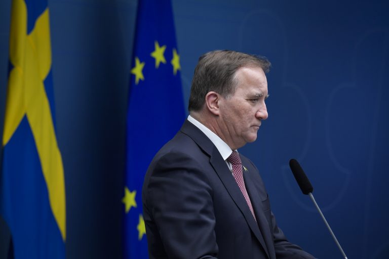 Stefan Löfven počas tlačovej konferencie v Štokholme 18. decembra 2020. Foto: TASR/AP