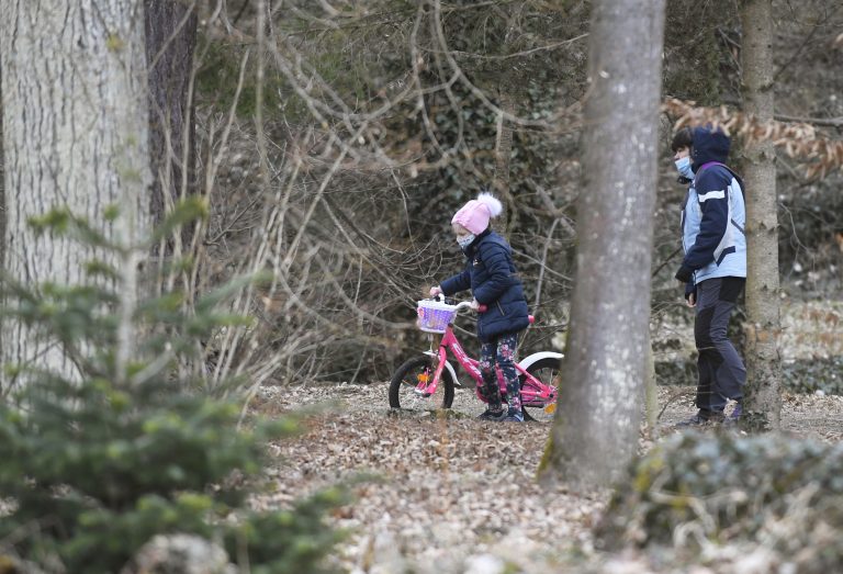Nové opatrenia: Do prírody len do ôsmej, úplný zákaz dovoleniek
