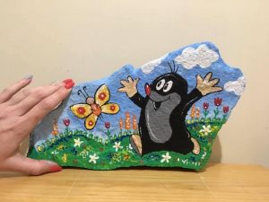 Slovensko zaplavili farebné veselé kamienky