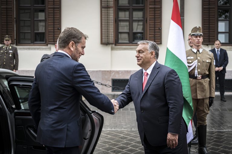 Igor Matovič a maďarský premiér Viktor Orbán. Foto: TASR/DUNA/MTI