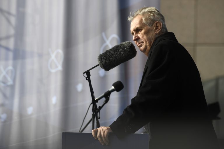 Český prezident Miloš Zeman sa ospravedlnil Srbom za bombardovanie Juhoslávie v roku 1999