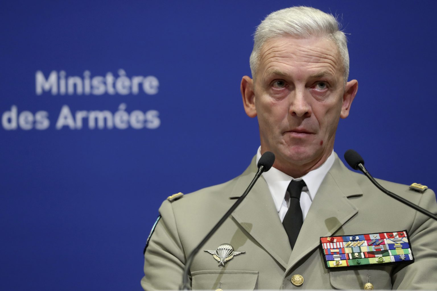 Náčelník generálneho štábu francúzskej armády generál Francois Lecointre nechce mať v armáde politiku.
Foto: TASR/AP