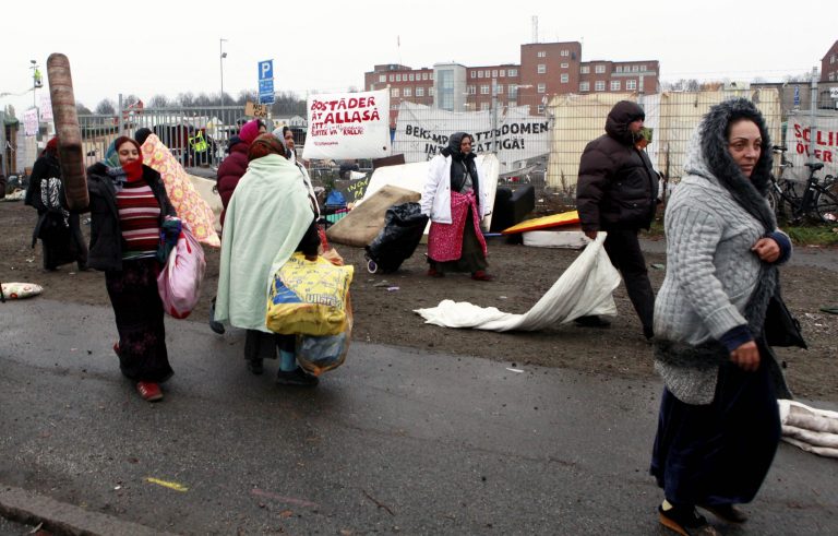 Vypratávanie nelegálneho tábor migrantov v Malmö. (2015) Foto: TASR/AP