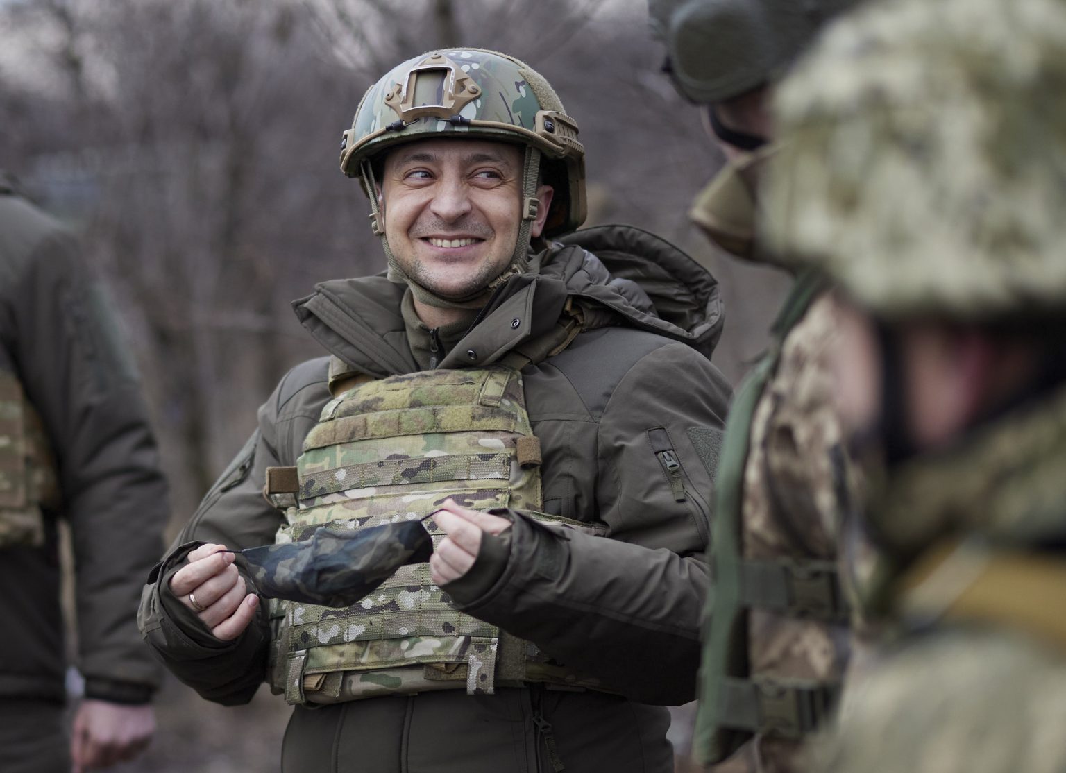 Ukrajinský prezident Zelenský počas návštevy Doneckej oblasti na východe Ukrajiny vo štvrtok 11. februára 2021. Foto: TASR/AP