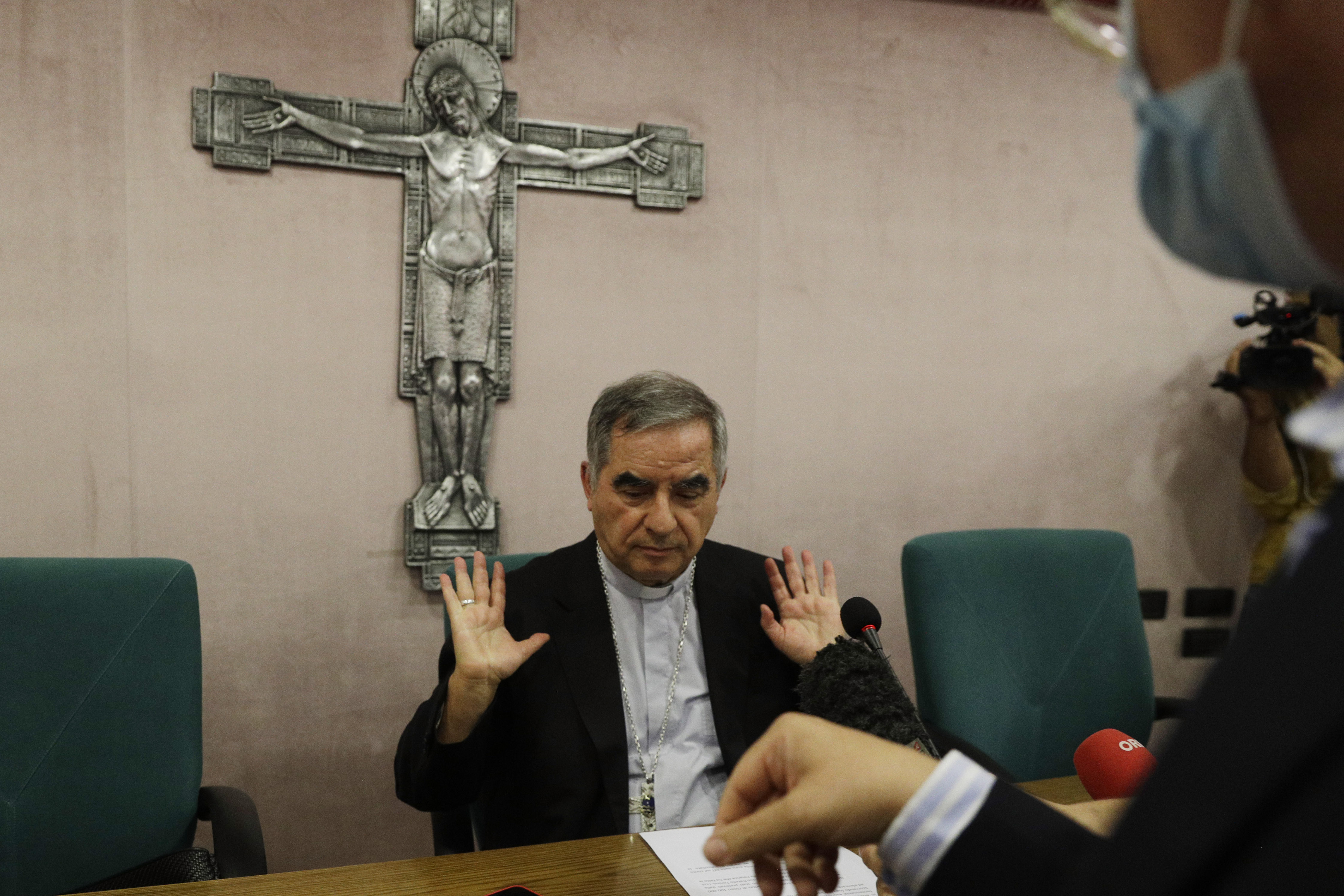 Vatikán dostane KO, myslia si niektorí vatikanisti o procese s kardinálom Becciuom a inými