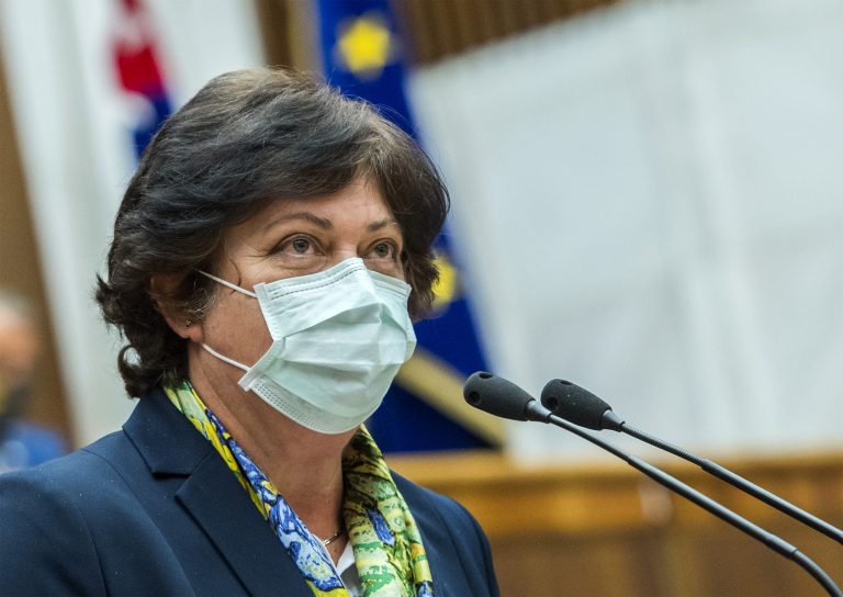 Ombudsmanka v správe kritizovala opatrenia. Poslanci ju zmietli zo stola
