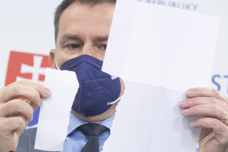 Matovič sa zaočkovať nedal. Ministra zdravotníctva však kritizuje za zaostávanie v očkovaní