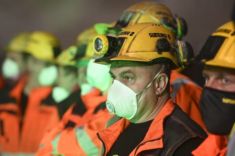 Minister dopravy Andrej Doležal pri výstavbe železničného tunela Milochov. Foto: Radovan Stoklasa/TASR