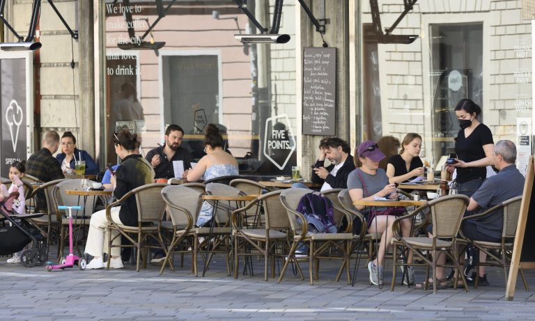 Vláda odobrila nový COVID automat. Ľuďom prinesie viac voľnosti, spokojný je aj Sulík