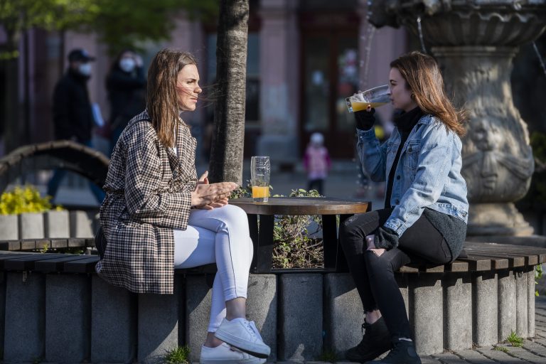 Tisíce tínedžerov dostali termín na očkovanie, potom im ho zrušili. NCZI to plánuje vysvetliť