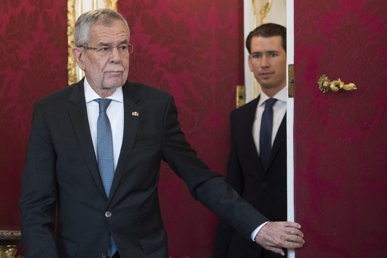 Rakúšania volia prezidenta. Van der Bellen sa uchádza o druhé obdobie