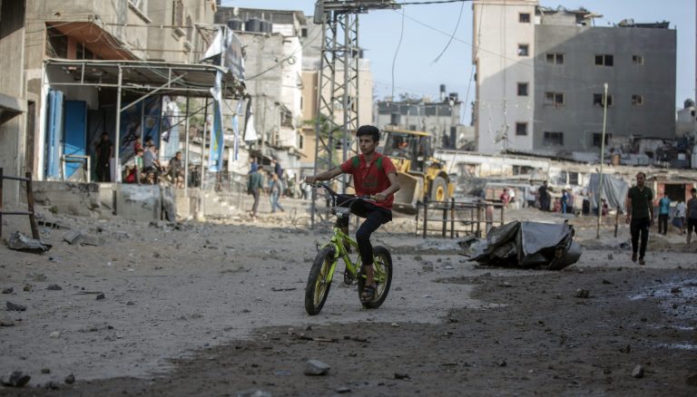 Medzi Izraelom a Hamasom začalo platiť prímerie. V Gaze sa ozývala oslavná streľba