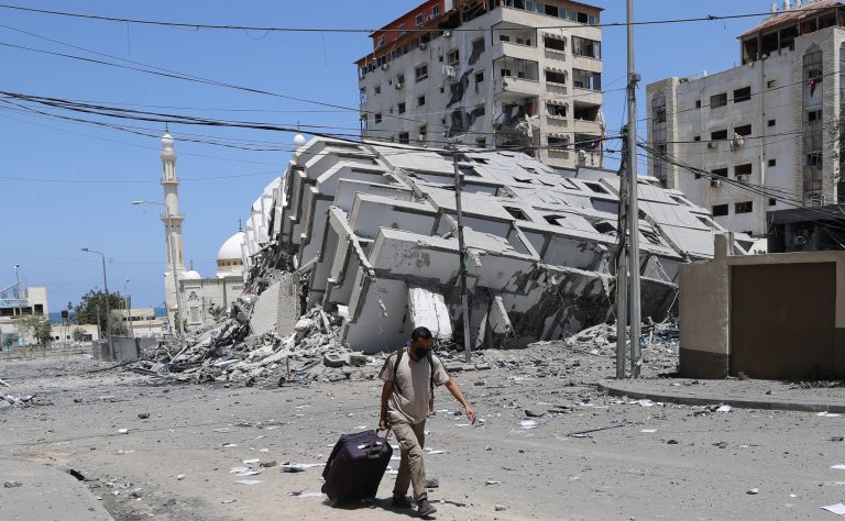 Izrael obviňuje Irán z pašovania hotovosti pre Hizballáh v kufroch cez bejrútske letisko