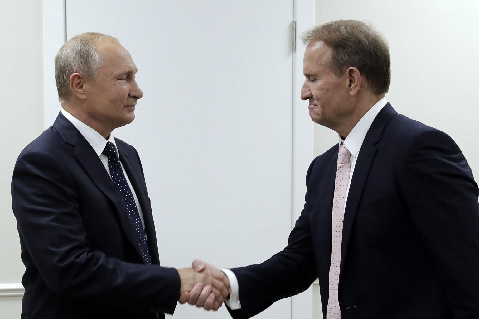 Vladimir Putin a Viktor Medvedčuk. Foto: TASR/AP
