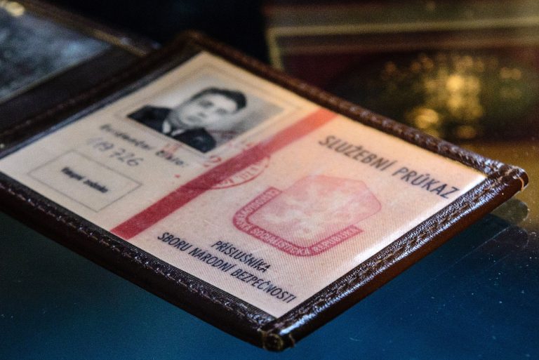 Služobný preukaz policajta z komunistického režimu. Foto: Henrich Mišovič/TASR 