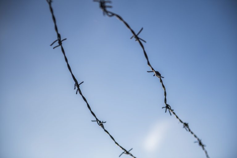 Fínsko: Parlament sa zhodol na výstavbe plota na hraniciach s Ruskom