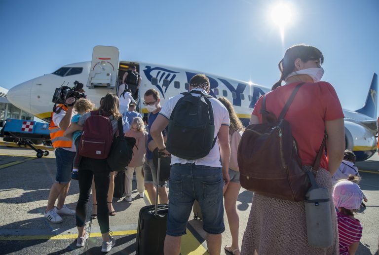 Obmedzenie cestovania? Ak je očkovanie sloboda, tak nechajme ľudí slobodne dovolenkovať, vyzývajú cestovky