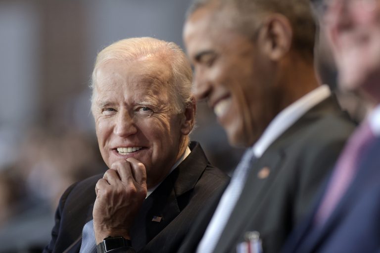 Biden a Obama ocenili Harrisovej výber kandidáta na viceprezidenta