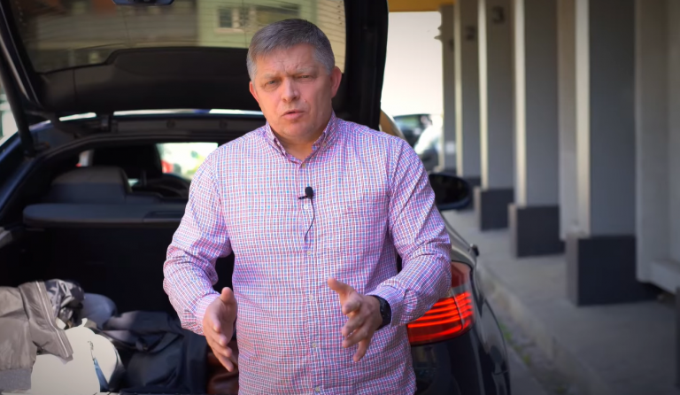 Nadácia Zastavme korupciu: Fico si užíva luxus, ktorý neuvádza v priznaniach. Ako advokát zarobil vyše 50-tisíc