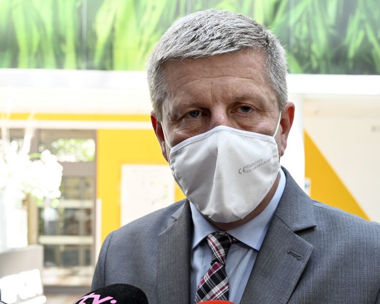 Lengvarský hovorí o povinnom očkovaní