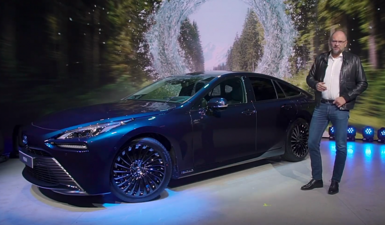 Richard Sulík a vodíkové vozidlo Toyota Mirai. Foto: Facebook