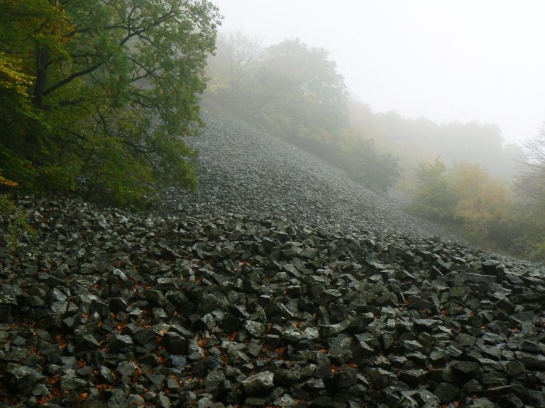 Kamenný vodopád, najvyššie položený hrad či krásy Gemera. Na strednom Slovensku je čo objavovať